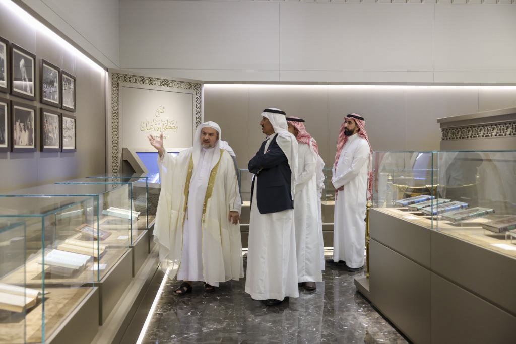 وفد من مجلس التعاون الخليجي يطلع على جهود مجمع القرآن بالشارقة وفد من مجلس التعاون الخليجي يطلع على جهود مجمع القرآن بالشارقة
