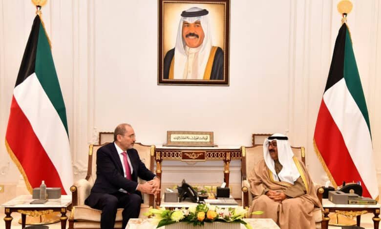 أمير الكويت يتلقى رسالة شفوية من ملك الأردن أمير الكويت يتلقى رسالة شفوية من ملك الأردن