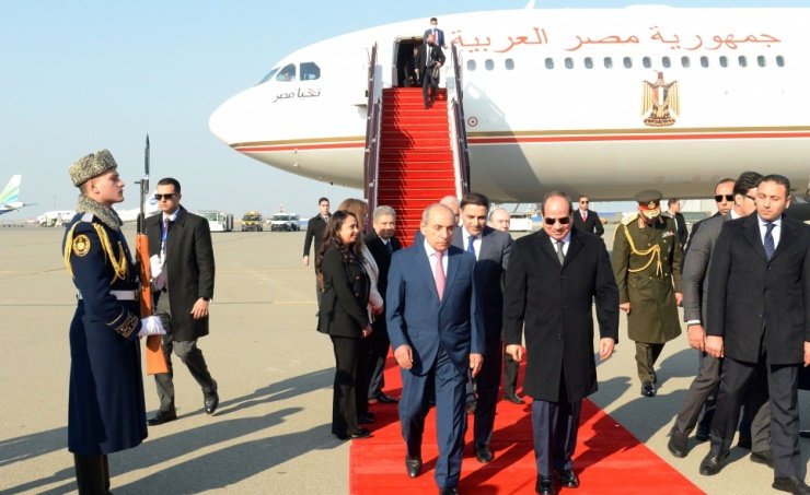 الرئيس المصري يصل إلى باكو لبحث تعزيز العلاقات الثنائية مع أذربيجان الرئيس المصري يصل إلى باكو لبحث تعزيز العلاقات الثنائية مع أذربيجان