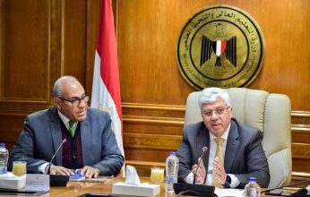 مصر.. وزير التعليم العالي ورئيس هيئة التصنيع يناقشان صناعة أول سيارة كهربائية محلية
