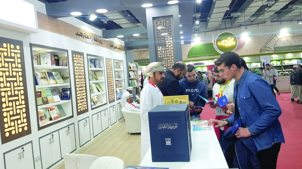 جناح سلطنة عُمان بمعرض القاهرة للكتاب يبرز الجوانب الحضارية المشرقة والإنتاج الفكري العُماني جناح سلطنة عُمان بمعرض القاهرة للكتاب يبرز الجوانب الحضارية المشرقة والإنتاج الفكري العُماني