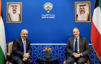 وزير الخارجية الكويتي يلتقي رئيس وزراء دولة فلسطين