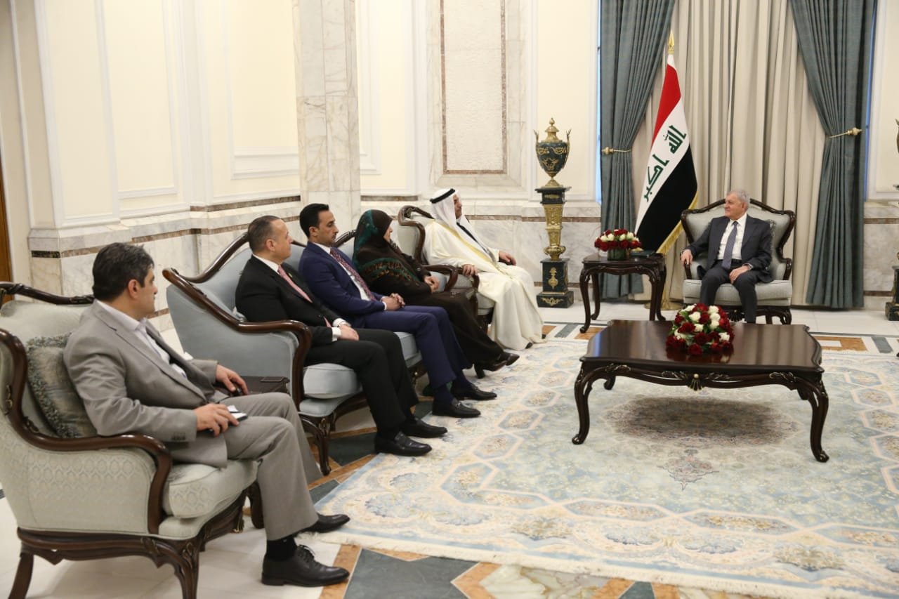 الرئيس العراقي يستقبل رئيس البرلمان العربي الرئيس العراقي يستقبل رئيس البرلمان العربي