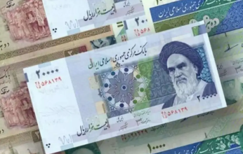 الريال الإيراني يهبط إلى أدنى مستوى له مع شراء المودعين الدولار