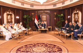 وزير الداخلية المصري يستعرض مع وفد قطري سبل تعزيز التعاون المشترك