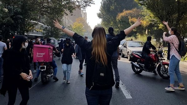 استطلاع رأي: الإيرانيون يرفضون بقاء النظام الحالي استطلاع رأي: الإيرانيون يرفضون بقاء النظام الحالي