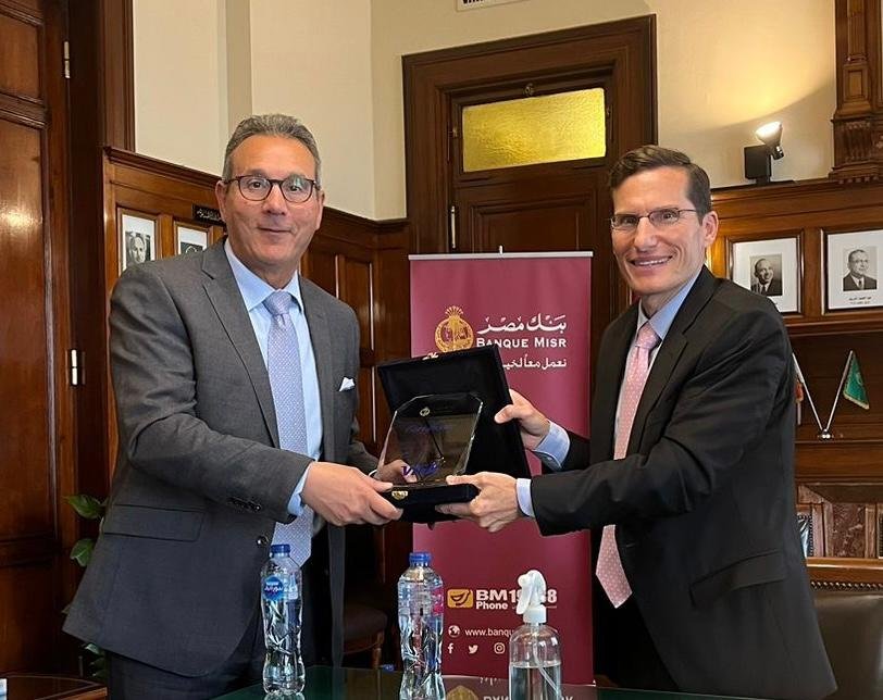 فيزا تمنح بنك مصر جائزة "البنك الأسرع نمواً في حجم معاملات بطاقات ائتمان فيزا لعام 2022" في مصر فيزا تمنح بنك مصر جائزة "البنك الأسرع نمواً في حجم معاملات بطاقات ائتمان فيزا لعام 2022" في مصر