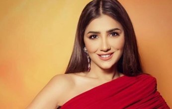 مي عمر تنشر صور جديدة لها من المتحف المصري الكبير على إنستجرام