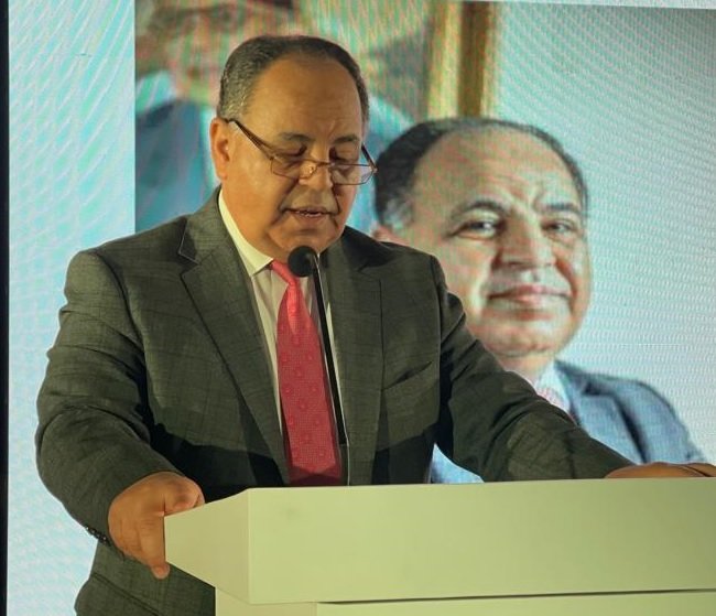 وزير المالية المصري: ملتزمون بعدم تحريك أسعار الضريبة على المستثمرين.. رغم قسوة الأزمات العالمية وزير المالية المصري: ملتزمون بعدم تحريك أسعار الضريبة على المستثمرين.. رغم قسوة الأزمات العالمية