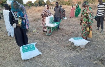 مركز الملك سلمان للإغاثة يوزع سلال غذائية في الولايات للمتضررة من الفيضانات وللأسر الأكثر احتياجاً في السودان