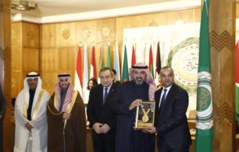 تكريم الدكتور مال الله بوسام العطاء الإنساني الدولي في دورته الأولى بمقر الأمانة العامة لجامعة الدول العربية