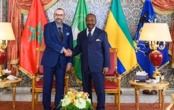 جلالة الملك محمد السادس يجري مباحثات مع الرئيس الغابوني ويشرف على تسليم هبة من الأسمدة لفائدة فلاحين غابونيين