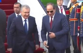 الرئيس المصري يستقبل رئيس أوزبكستان بمطار القاهرة الدولي