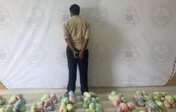 ضبط مقيم بحوزته (32) كيلو جراما من نبات القات المخدر بالدرب