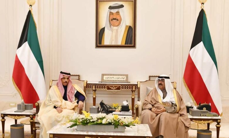 سمو ولي العهد الكويتي يستقبل وزير الخارجية السعودي سمو ولي العهد الكويتي يستقبل وزير الخارجية السعودي