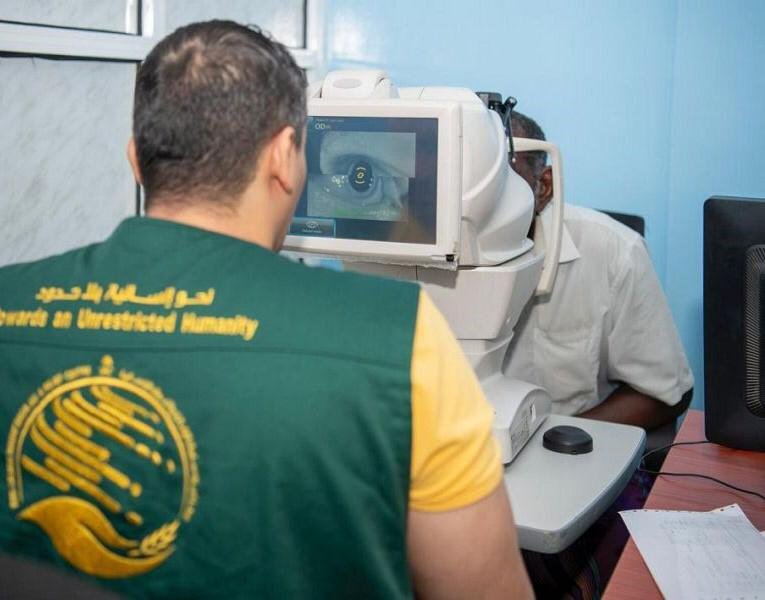 مركز الملك سلمان للإغاثة يقدم خدمات طبية ويجري عمليات جراحية مختلفة في اليمن مركز الملك سلمان للإغاثة يقدم خدمات طبية ويجري عمليات جراحية مختلفة في اليمن