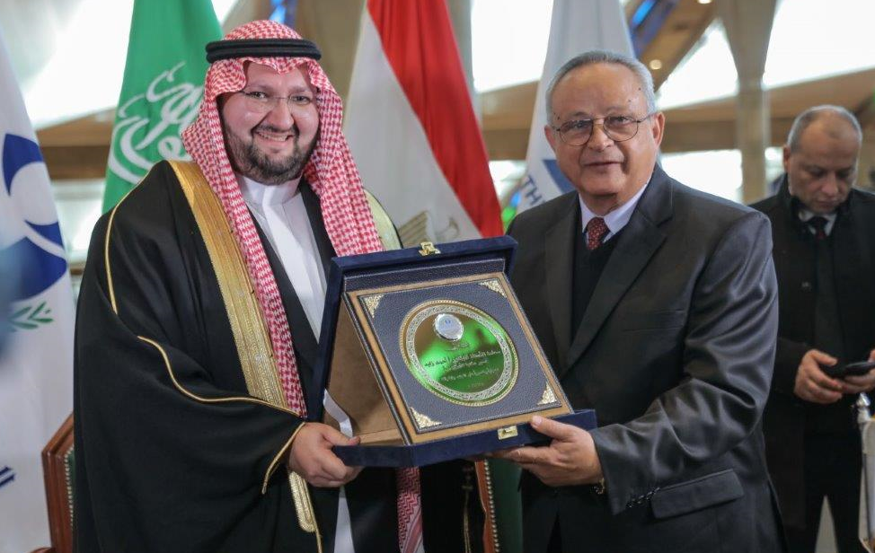 رئيس المجلس العربي للطفولة والتنمية ورئيس برنامج الخليج العربي والدكتور أحمد زايد يوقعان مذكره تفاهم رئيس المجلس العربي للطفولة والتنمية ورئيس برنامج الخليج العربي والدكتور أحمد زايد يوقعان مذكره تفاهم