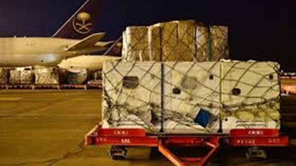 غادرت الرياض.. طائرتان إغاثيتان تحملان 168 طناً من مساعدات المملكة للشعب الأوكراني غادرت الرياض.. طائرتان إغاثيتان تحملان 168 طناً من مساعدات المملكة للشعب الأوكراني