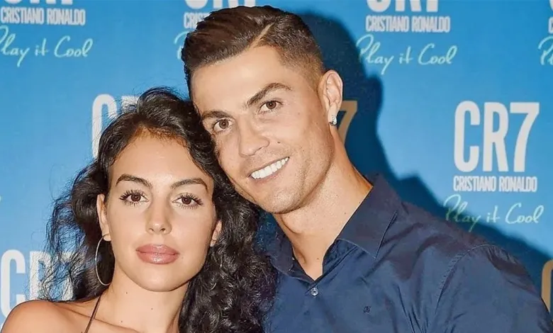 فتاة فنزويلية تتهم رونالدو بخيانة جورجينيا خلال معسكر المنتخب البرتغالي فتاة فنزويلية تتهم رونالدو بخيانة جورجينيا خلال معسكر المنتخب البرتغالي