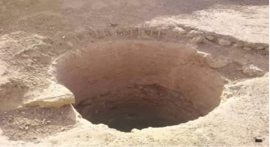 وفاة شخص إثر سقوطه داخل بئر ماء في صويلح وفاة شخص إثر سقوطه داخل بئر ماء في صويلح