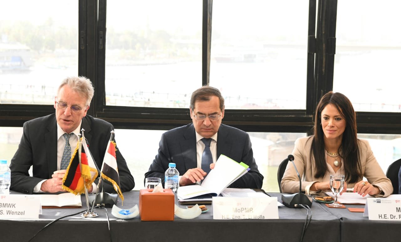 الملا: مصر وألمانيا توليان أهمية لعقد شراكات واتفاقيات في مجال الطاقة الملا: مصر وألمانيا توليان أهمية لعقد شراكات واتفاقيات في مجال الطاقة
