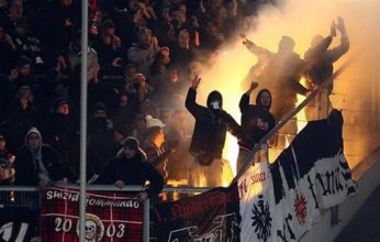 شاهد.. اشتباكات عنيفة بين جماهير فرانكفورت والشرطة قبل موقعة نابولي بدورى الأبطال