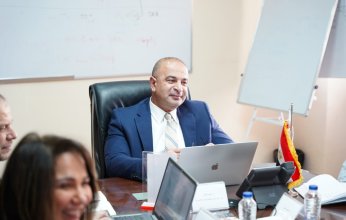 نائب وزيرة التخطيط يناقش الخطة الاستثمارية لوزارة الاتصالات للعام المالي 23/2024