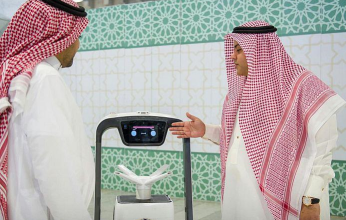 روبوتات ذكية ومنصات رقمية تجوب أرجاء المسجد الحرام