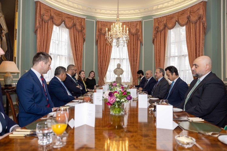 الكويت وبريطانيا يتبادلان وجهات النظر تجاه تكثيف التعاون في مجال العمل الدولي الكويت وبريطانيا يتبادلان وجهات النظر تجاه تكثيف التعاون في مجال العمل الدولي