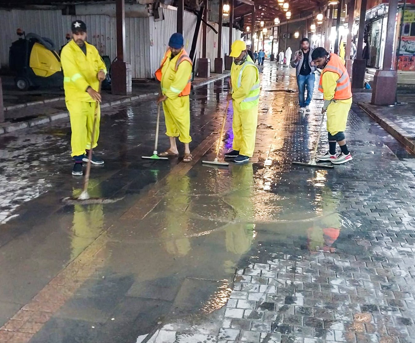 بلدية الكويت: تعاملنا مع 1257 بلاغا عن تجمعات مياه في العاصمة وحولي اثر الأمطار الأخيرة بلدية الكويت: تعاملنا مع 1257 بلاغا عن تجمعات مياه في العاصمة وحولي اثر الأمطار الأخيرة