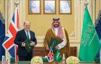 السعودية وبريطانيا تبحثان التعاون الثنائي في المجال العسكري والدفاعي