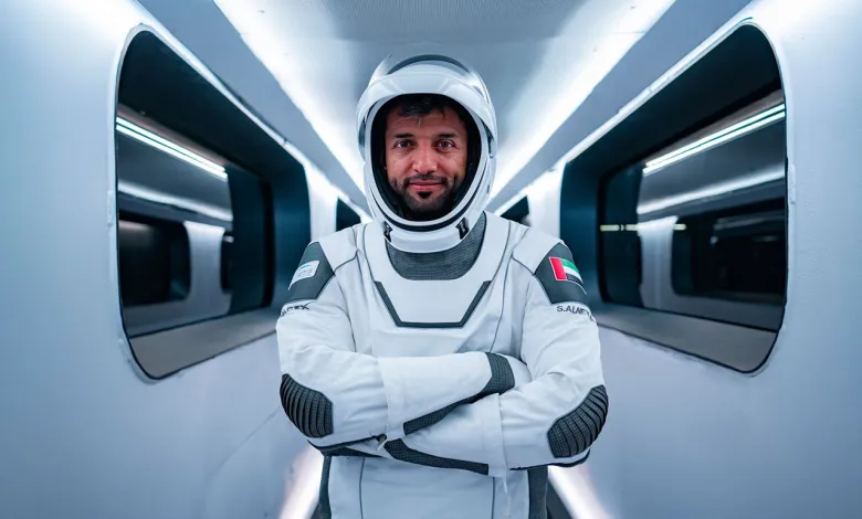 الاماراتي سلطان النيادي أول عربي يصل إلى محطة الفضاء الدولية الاماراتي سلطان النيادي أول عربي يصل إلى محطة الفضاء الدولية