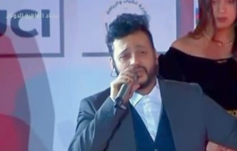 إيساف يشعل حفل افتتاح بطولة العالم للماراثون في استاد القاهره