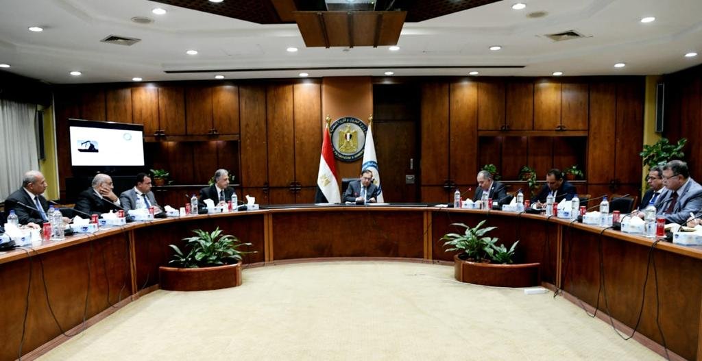 الملا: برامج وخطط غير تقليدية لزيادة إنتاج الشركات ذات معدلات الإنتاج الصغيرة الملا: برامج وخطط غير تقليدية لزيادة إنتاج الشركات ذات معدلات الإنتاج الصغيرة