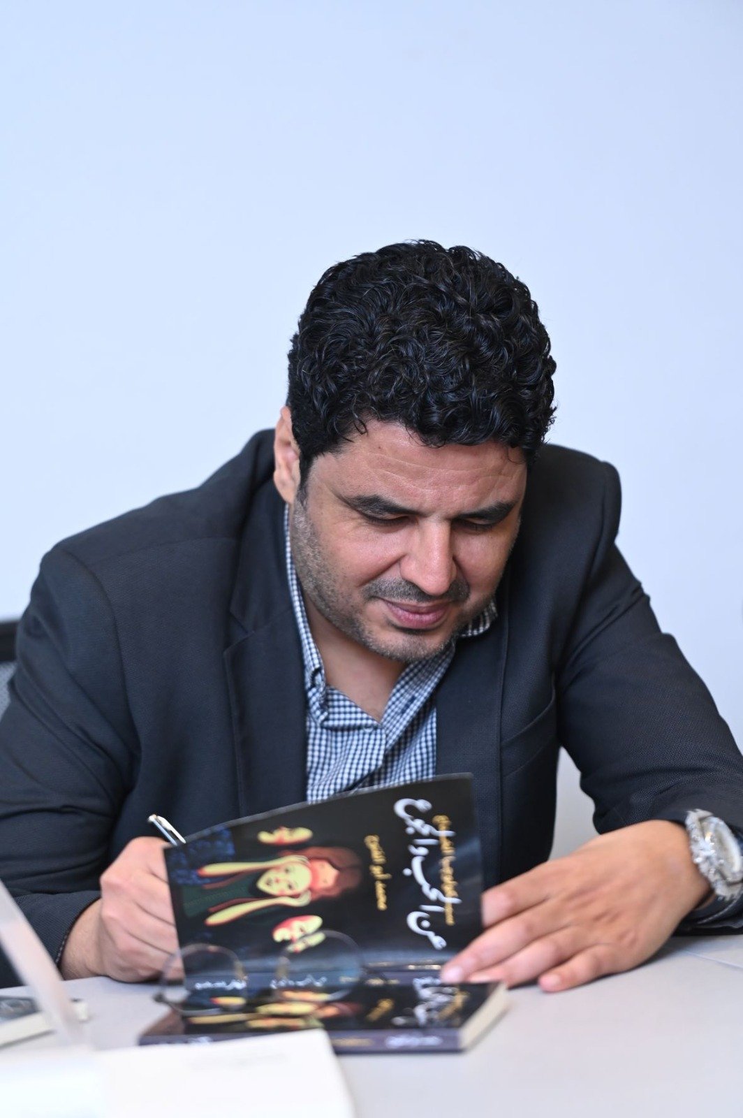 حفل توقيع رواية «عن الحب والجوع» باكورة أعمال الكاتب محمد أبو الفتوح حفل توقيع رواية «عن الحب والجوع» باكورة أعمال الكاتب محمد أبو الفتوح