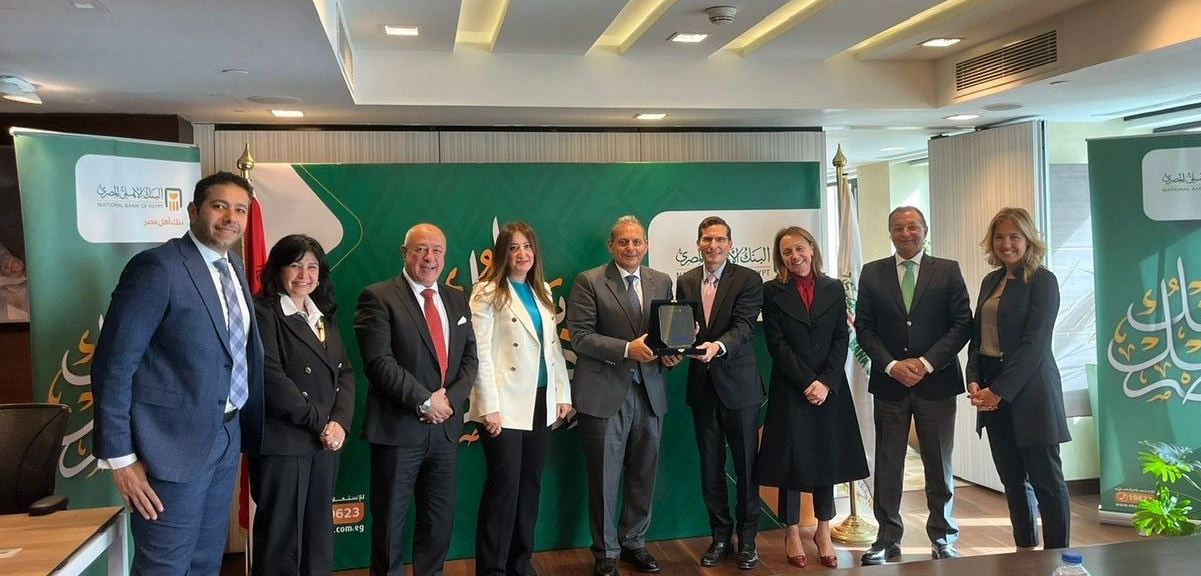 شركة فيزا تمنح البنك الأهلي المصري جائزة" الأسرع نمواً" في مصر شركة فيزا تمنح البنك الأهلي المصري جائزة" الأسرع نمواً" في مصر