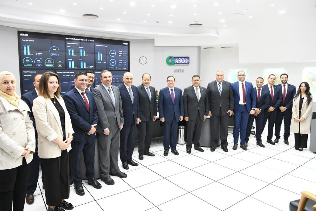 وزير البترول يتفقد تطورات المركز القومى للتحكم فى الشبكة القومية للغازات وزير البترول يتفقد تطورات المركز القومى للتحكم فى الشبكة القومية للغازات
