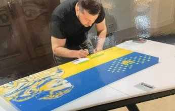 بـ 100 ألف دولار.. مزاد لبيع لوحة بتوقيع الرئيس الأوكراني