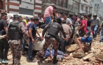 بالفيديو.. حالة من الذعر بين المواطنين فى الإكوادور بسبب زلزال بقوة 6.7 درجة