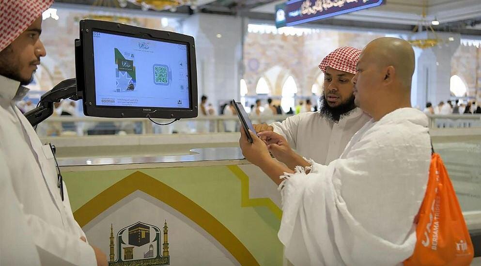رئاسة شؤون الحرمين تكثف جهودها التوعوية داخل المسجد الحرام رئاسة شؤون الحرمين تكثف جهودها التوعوية داخل المسجد الحرام