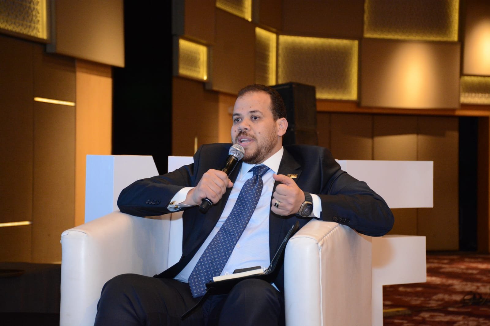 المصريين الأفارقة:القطاع الخاص يمثل ٧٢% من الناتج المحلي.. والحكومة مطالبة بتوفير مناخ استثماري وفقا لتوجيهات الرئيس السيسي المصريين الأفارقة:القطاع الخاص يمثل ٧٢% من الناتج المحلي.. والحكومة مطالبة بتوفير مناخ استثماري وفقا لتوجيهات الرئيس السيسي