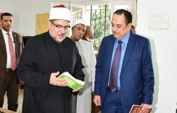 وزير الأوقاف وسفير الكويت بالقاهرة يتفقدان معرض مكتبة معسكر "أبو بكر الصديق" الثقافية بالإسكندرية