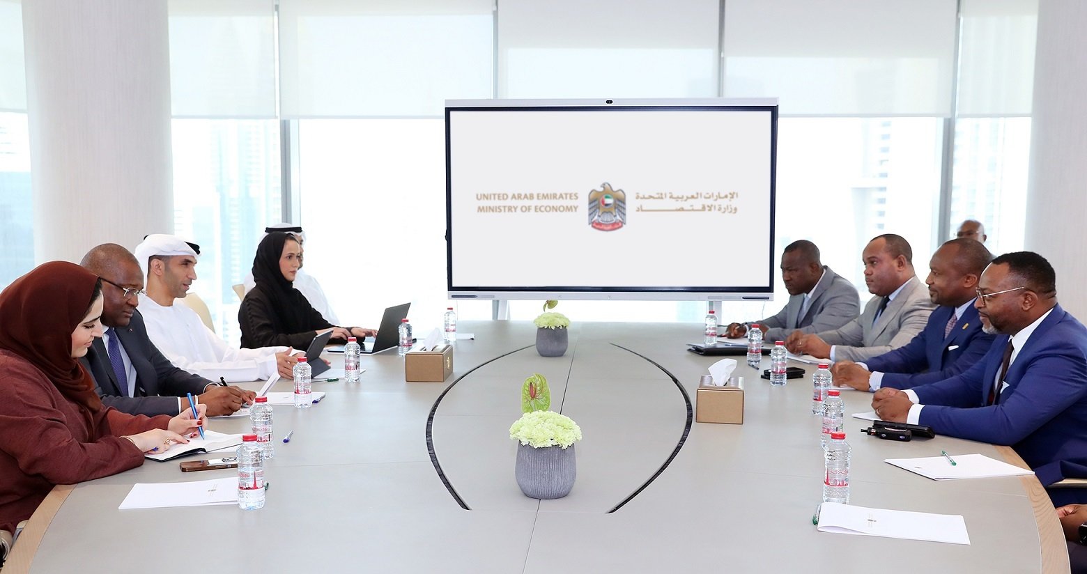 الإمارات والكونغو تبحثان تعزيز التعاون الاقتصادي والاستثماري الإمارات والكونغو تبحثان تعزيز التعاون الاقتصادي والاستثماري