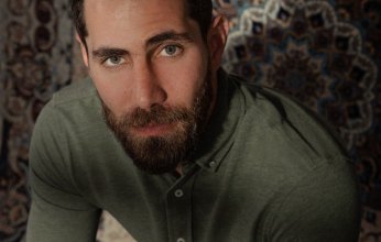 عزيز مرقة.. يطرح مزيج من المشاعر فى أغنيته الجديدة "بتسألينى"