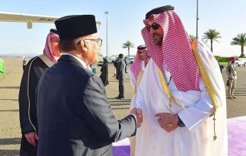 وصول رئيس الوزراء الماليزي إلى المدينة المنورة