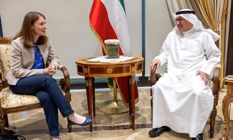 نائب وزير الخارجية يلتقي سفيرة بريطانيا لدى الكويت نائب وزير الخارجية يلتقي سفيرة بريطانيا لدى الكويت