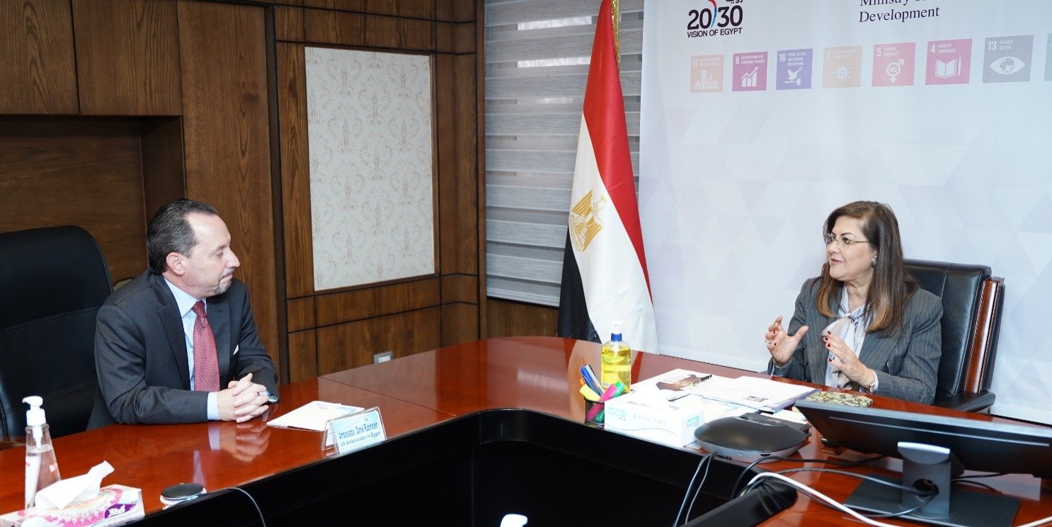 وزيرة التخطيط المصرية تلتقي القائم بأعمال السفير الأمريكي بالقاهرة لبحث سبل التعاون وزيرة التخطيط المصرية تلتقي القائم بأعمال السفير الأمريكي بالقاهرة لبحث سبل التعاون