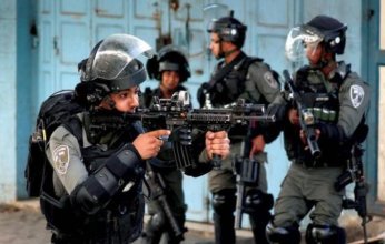 الشرطة الإسرائيلية تستخدم مدافع المياه لإبعاد متظاهرين قرب منزل نتنياهو