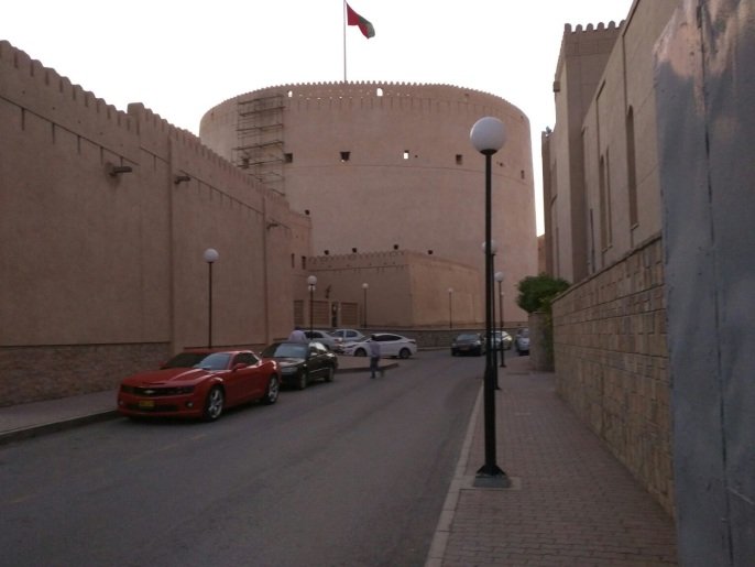 "قلعة نزوى" و"المتحف الوطني" شاهدان على تاريخ وحضارة سلطنة عمان "قلعة نزوى" و"المتحف الوطني" شاهدان على تاريخ وحضارة سلطنة عمان
