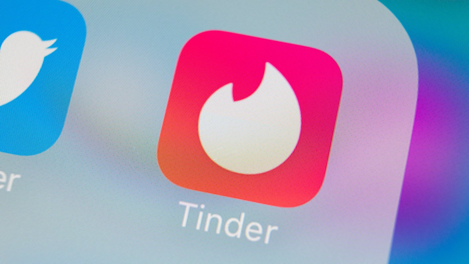 Tinder تبدأ في استخدام الذكاء الاصطناعي المسرب من Meta من أجل زيادة فرص المواعدة Tinder تبدأ في استخدام الذكاء الاصطناعي المسرب من Meta من أجل زيادة فرص المواعدة